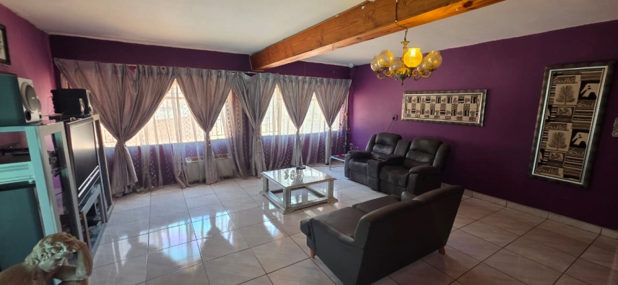 6 Bedroom Property for Sale in Wilkeville North West